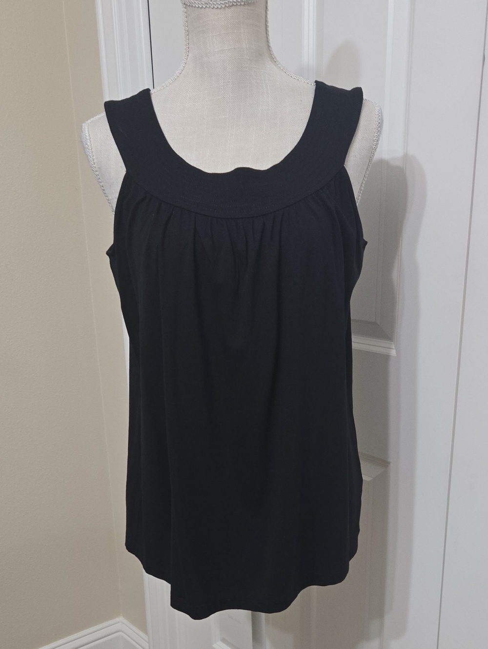 DRESSBARN Black Sleeveless Scoop-Neck Comfortable Top